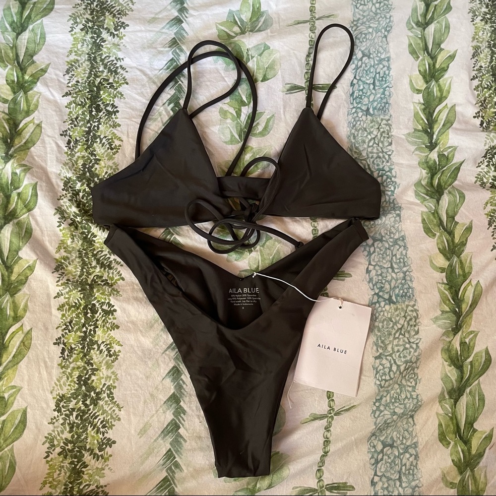 AILA BLUE- NWT BIKINI SET